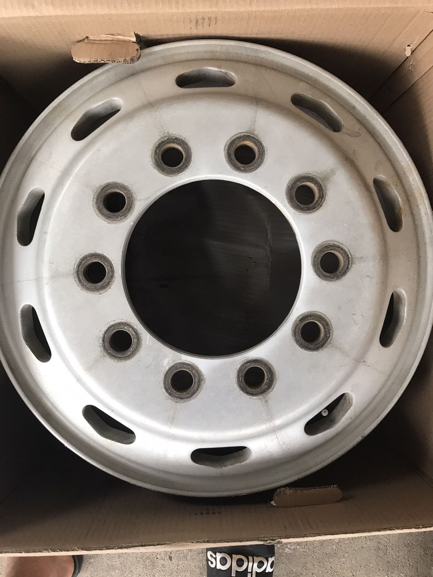 22.5 inch aluminum rim