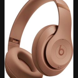 Beats Studio Pro x Kim