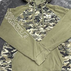 Under Armour Men’s Large Camo Hoodie in good shape! 