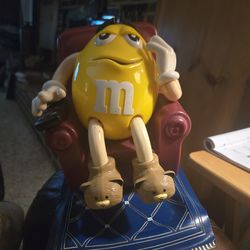 1999 MM'S couch potato candy dispenser