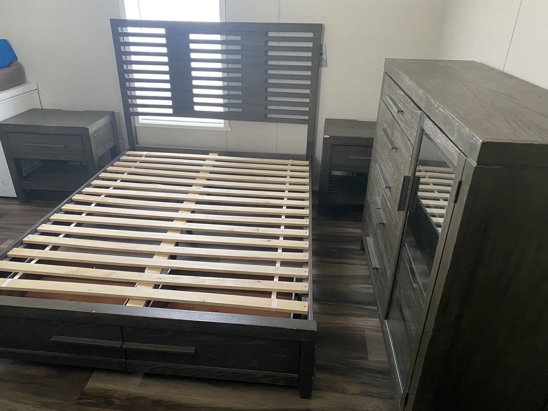 4-piece Bedroom Set