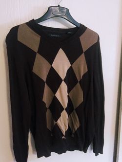 Brown and black argyle crew-neck sweatshirt. You need it. I don’t. Come get it