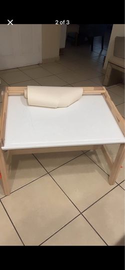 Children’s desk.. Escritorio para niños