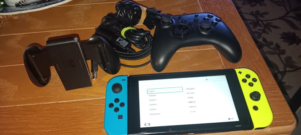 NINTENDO SWITCH (NON OLED) FACTORY RESET,NO ISSUES JOYCONS WORK AS THEY SHOULD. NO DOCK
