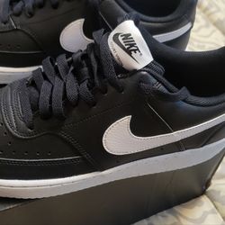 Nike  new  size 9.5 mens