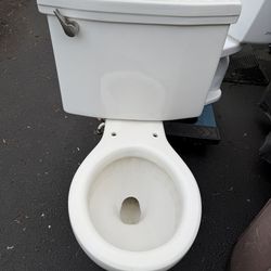 Free white 14in Toilet -Round