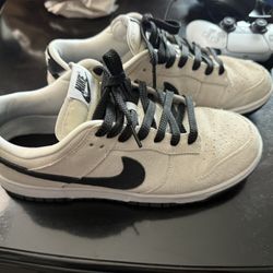 Nike Dunks Size 8 1/2 