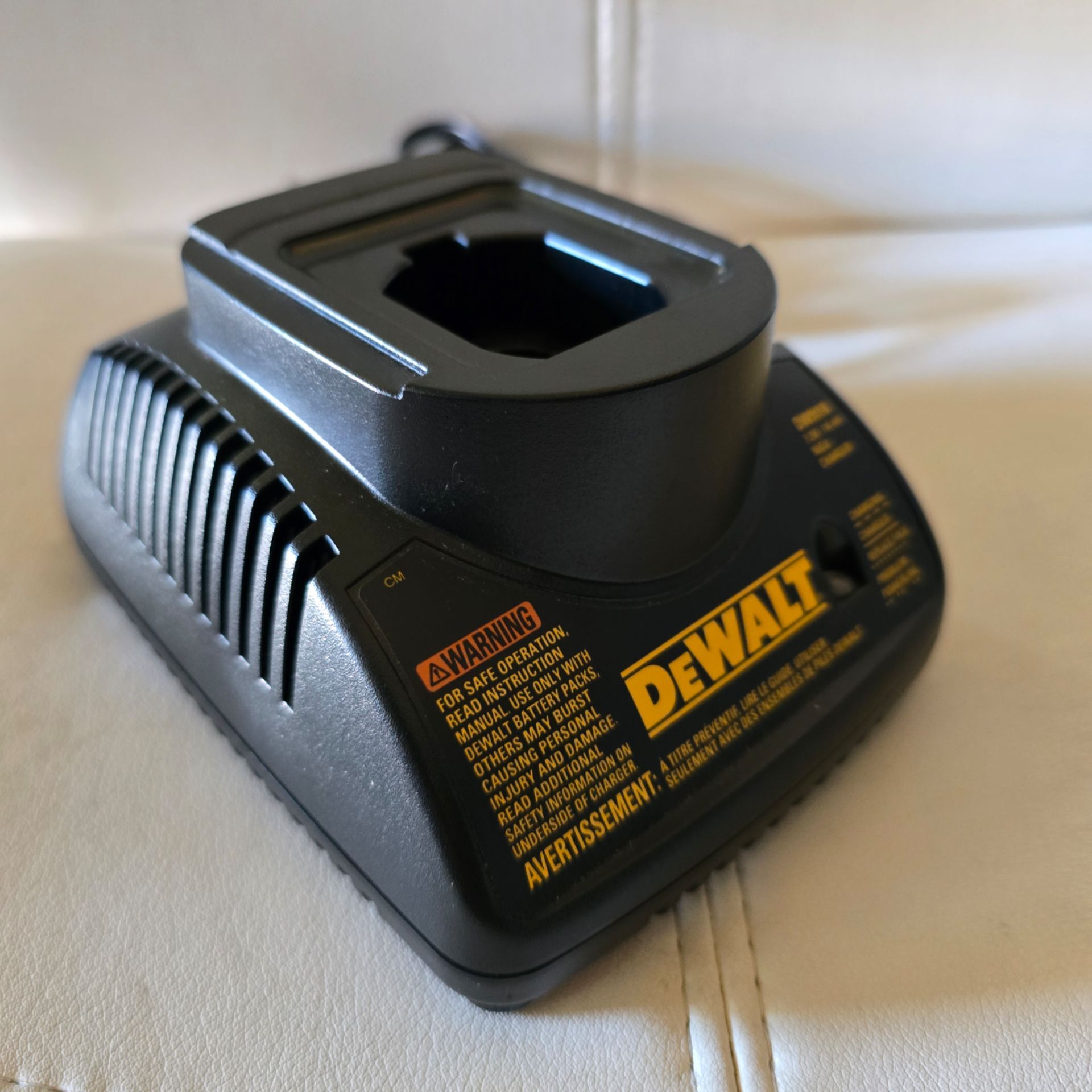 DeWALT DW9118 7.2V - 14.4V NiCd Battery Charger