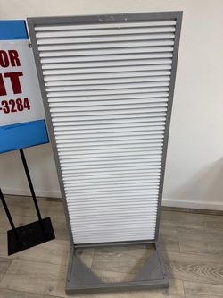*FREE Retail store display with wheels *FREEE