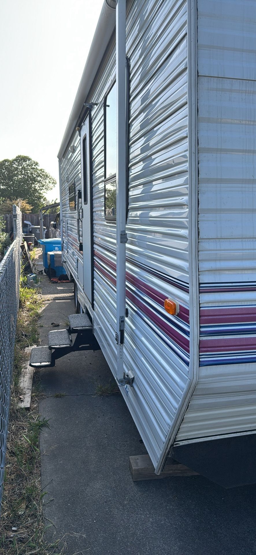 28 foot roadmaster travel trailer with side out dining room