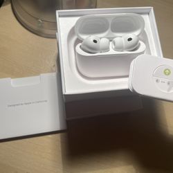 Apple AirPods Pro 3 Wireless Bluetooth In-Ear Earbuds White with Charging Case