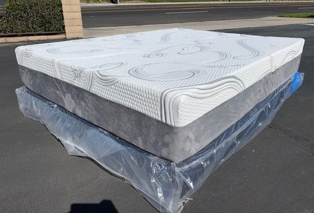 Queen Organic Cool Gel Memory Foam !!