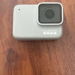 GoPro Hero 7 (White) + Case And Set of accessories