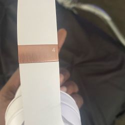 Beats Solo 4 