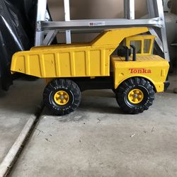 Vintage Metal Tonka Dump Truck XMB-975 Pressed Steel Yellow Original 1970's 18"