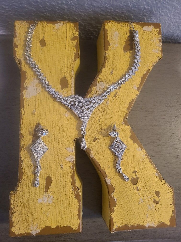 Sparkling Silver Jewelry Set