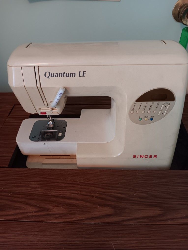 Quantum LE Singer Sewing Machine