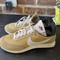 Nike Tennis Shoes