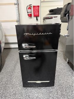Refrigerator 2 Door, Frigidaire, 3.2 cu.ft.