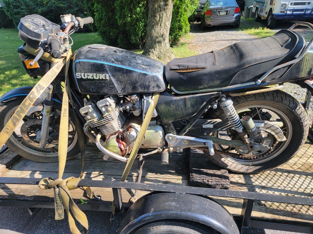 Suzuki 700