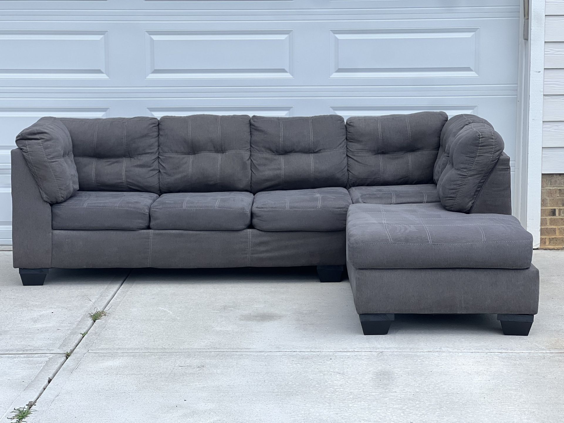 ⚪️ Ashley Furniture Sectional