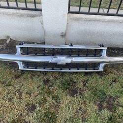 Chevy Silverado Tahoe Suburban Grille