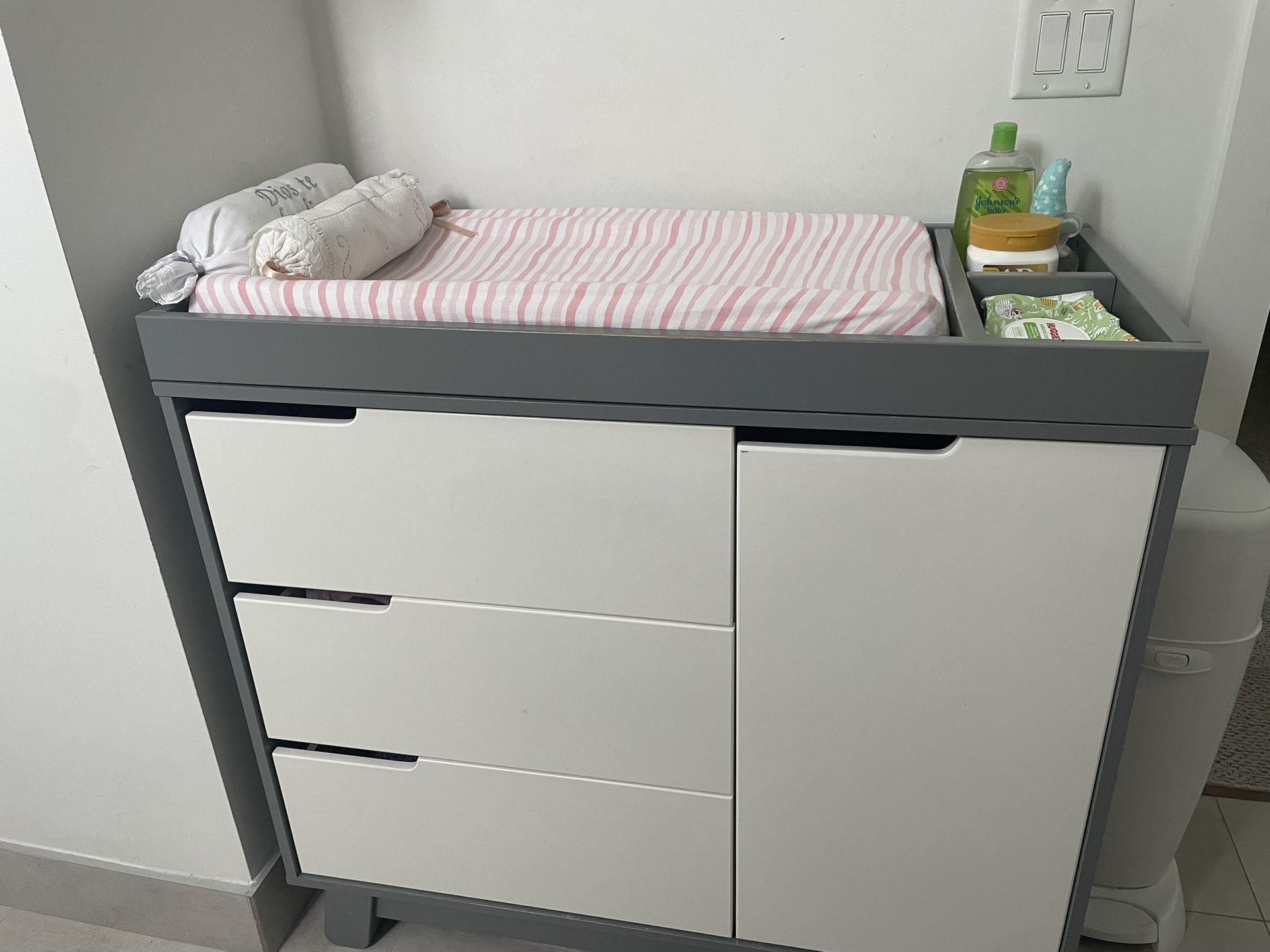 Changing Table For Baby / Dresser - Babyletto