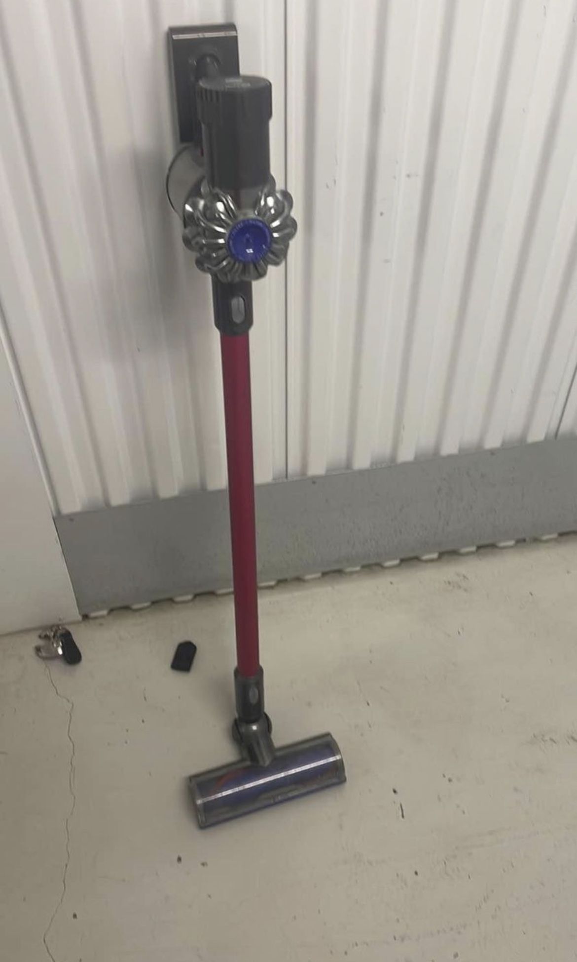 Dyson V8
