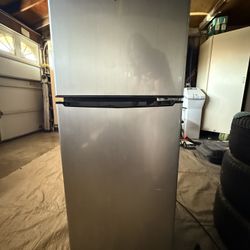 Whirlpool Refrigerator 