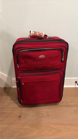 Ricardo Red Softside Rolling Luggage