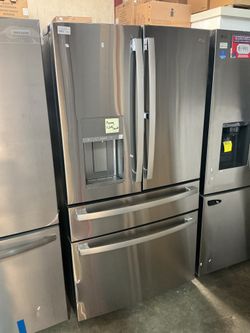 GE PVD28BYNFS French Door Refrigerator (Open-Box / Scratch & Dent)