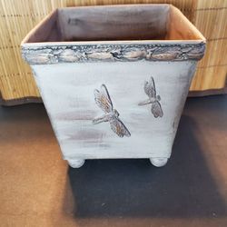 New Pretty metal pot in excellent condition . There is only one. Each side is different t as indicated in the photos