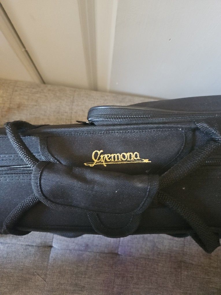 Cremona  7V-75 Premier Novice Violin-1/2 Size.
