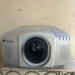 Sanyo PLC-XF10NZ Multimedia Projector