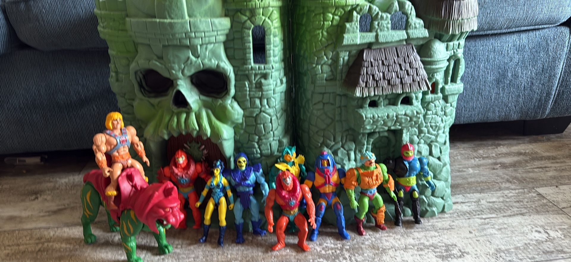 MOTU Origins Castle Grayskull + Action Figure bundle + BONUS 1982 Beast Man Action Figure