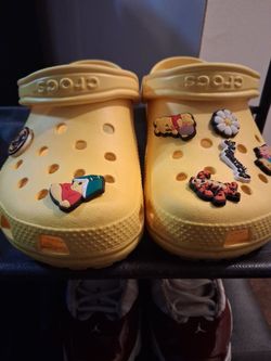 Crocs,yellow, big Men6,women8