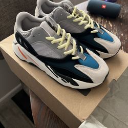 Yeezy Wave Runner 700