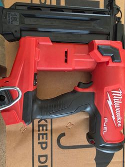 MILWAUKEE M18 18G BRAD NAILER
