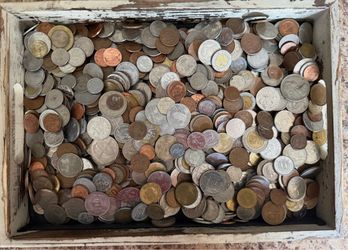 31 lbs mixed foreign currency - Unsearched for silver or better dates - Estate find