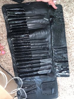 Bh cosmetics brushes