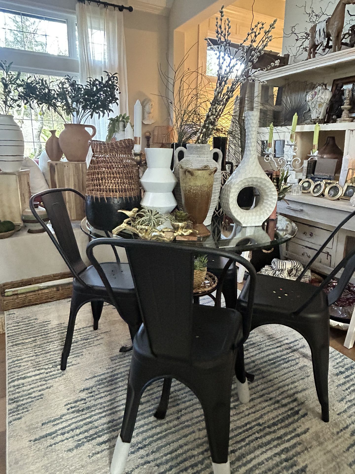 🍃Stylish modern round used glass dinning table and 4 BRAND new chairs  bothell $185 FIRM 35” 