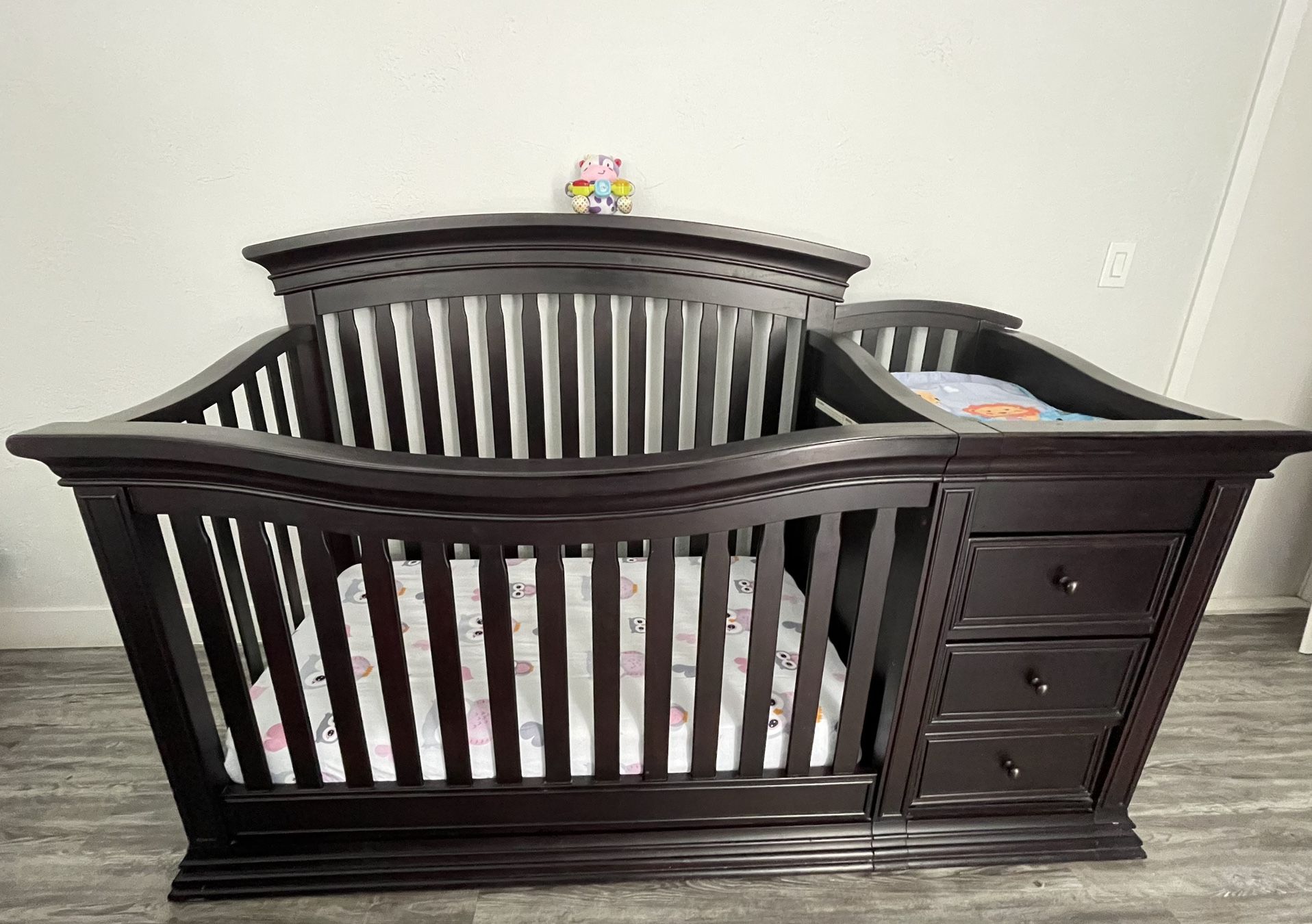 Crib & Changer with drawers