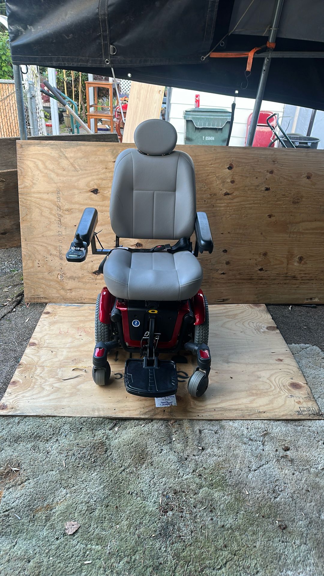 Quantum 600 Electric Wheelchair