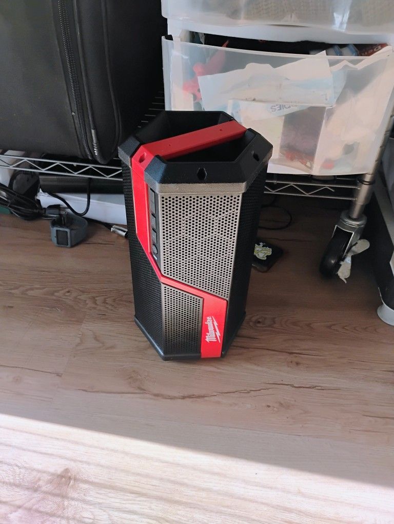 Milwaukee Job Site Radio