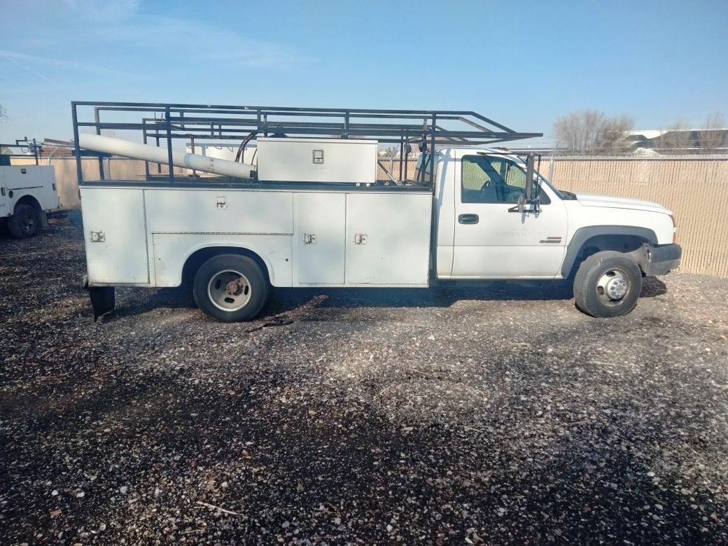 2005 Chevy 3500 Duramax. Work Turck