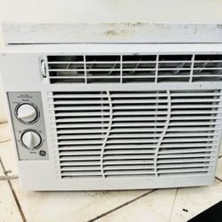 General Electric WINDOW AC Unit 5000 BTU 115 Volt Room Air Conditioner