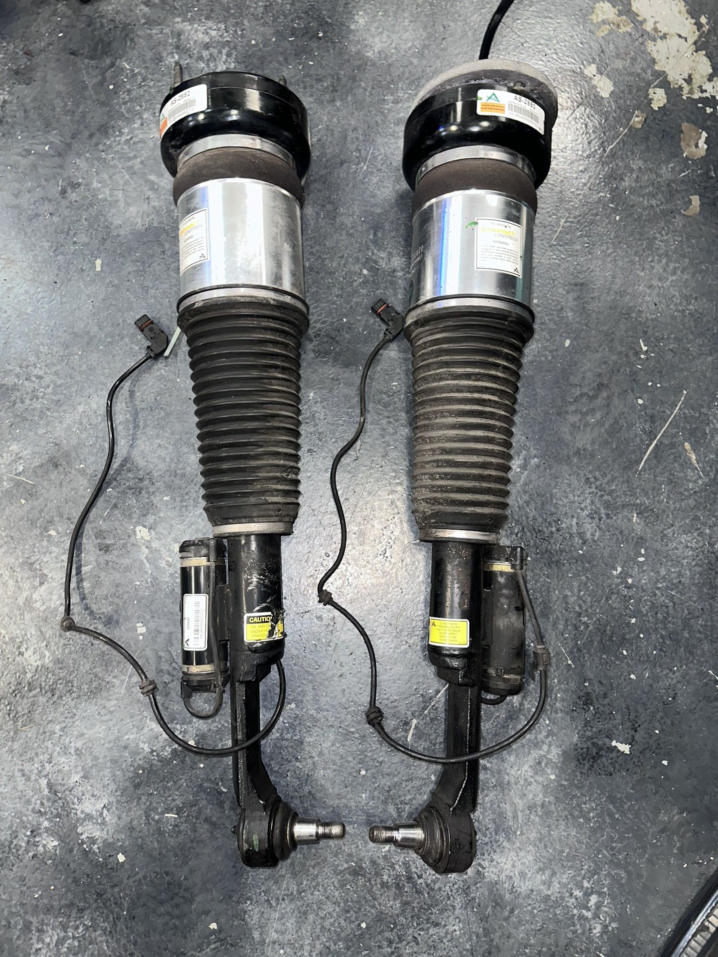 Arnott Front Air Struts For Mercedes Benz S Class S550