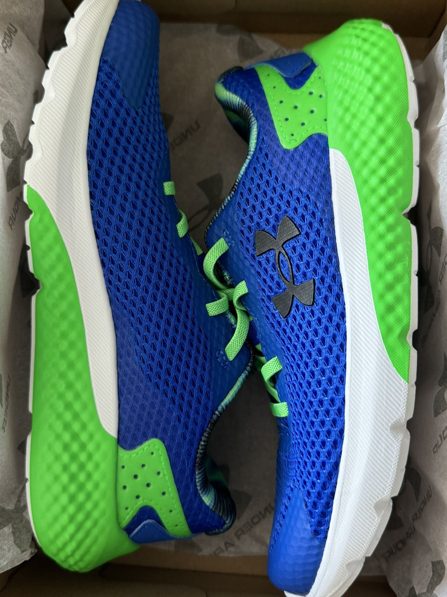 New. Youth Kids Size 2.5 Under Armour Seahawks Shoes