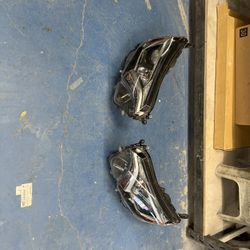2015-2018 Toyota Rav4 Headlights