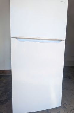 Frigidaire 18.3 cu ft  refrigerator